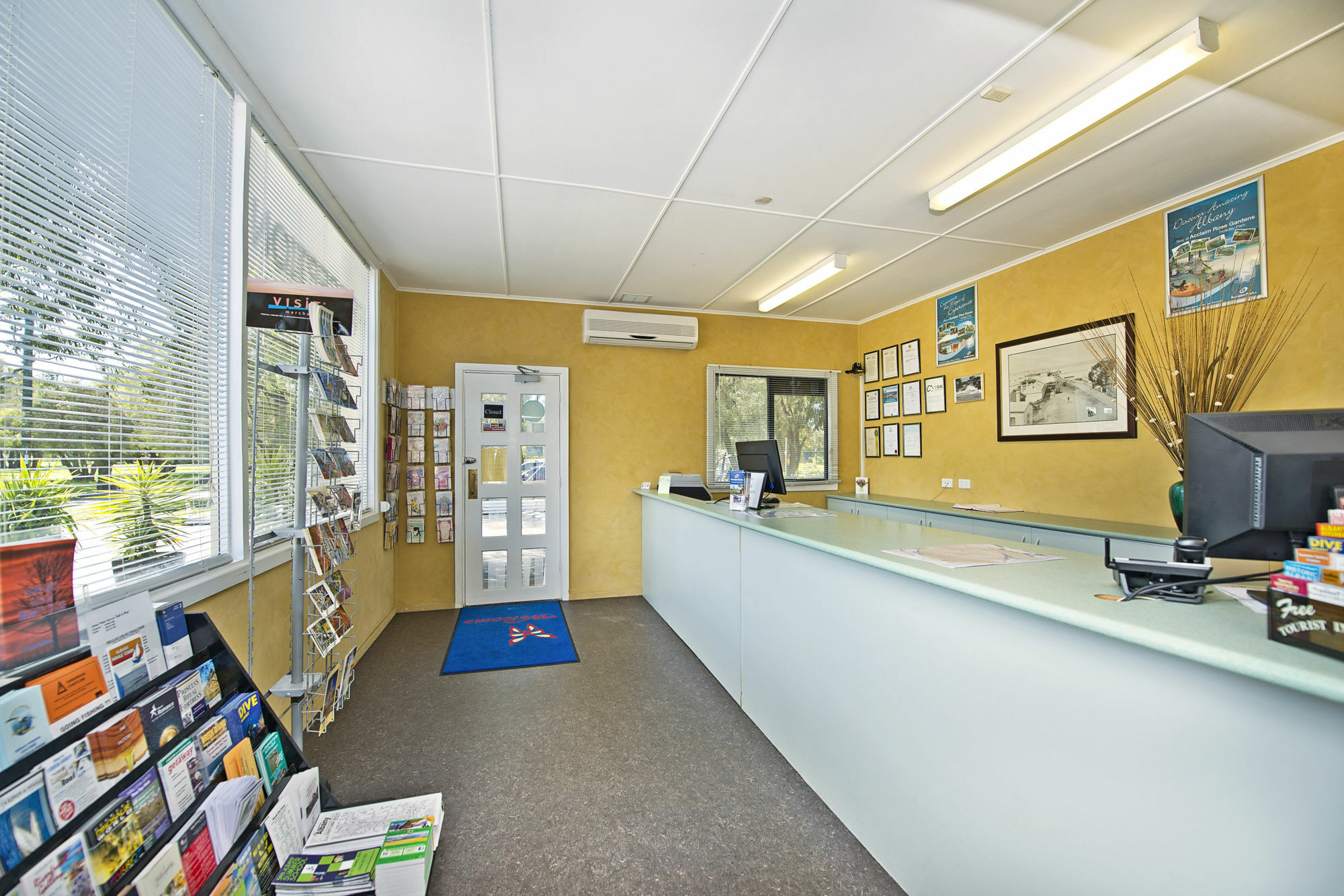 玫瑰花园海滨假日公园酒店 奥尔巴尼 外观 照片